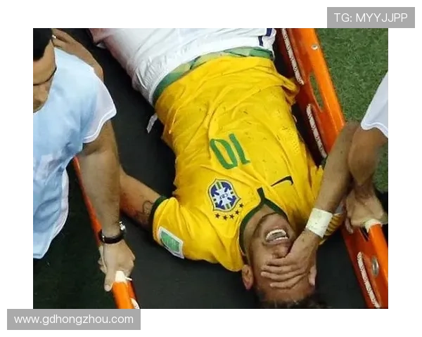 内马尔遭遇无接触拉伤痛苦倒地队医紧急救治后顽强回归赛场 内马尔遭遇无接触拉伤痛苦倒地队医紧急救治后顽强回归赛场