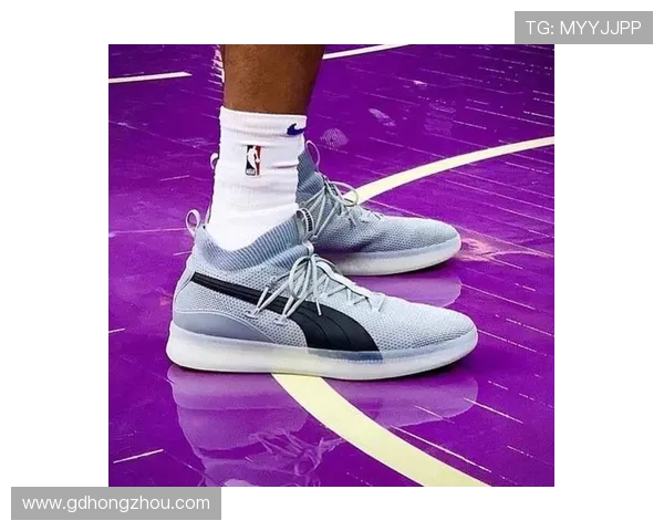 黑蓝配色酷不酷杜克大学球员上脚球队专属KD18PE!